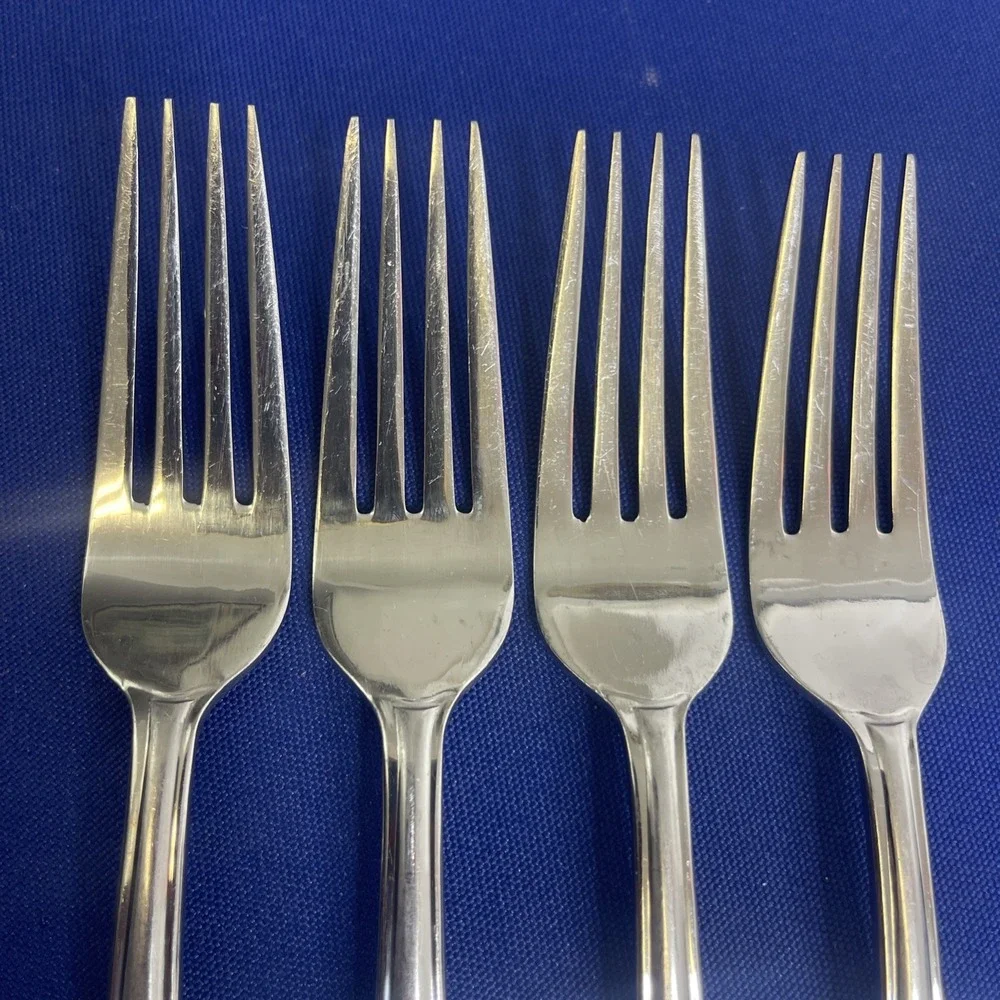 (4) Dinner Forks Mikasa CLASSICO Satin Stainless Flatware 18/0 Indonesia Silver‎
